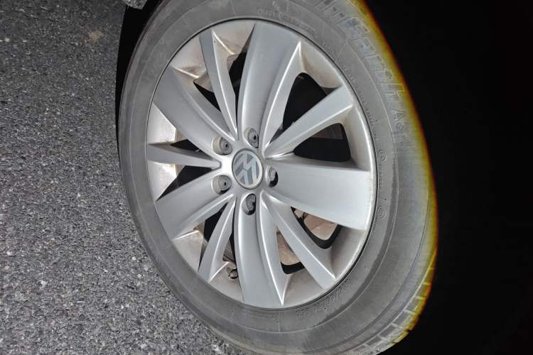 Used Volkswagen Sharan 2018 280TSI Enjoyment Model 7 Seats Right Front Wheel Hub