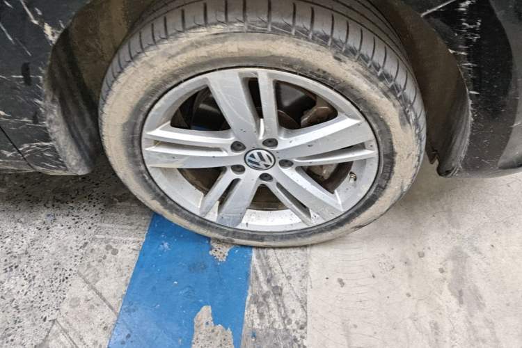 Used Volkswagen Sharan 2018 380TSI Comfort Edition 7-Seater Right Front Wheel Hub