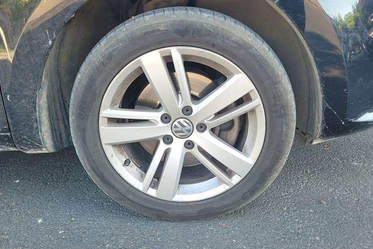 Used Volkswagen Sharan 2018 380TSI Comfort Edition 7-Seater Right Front Wheel Hub