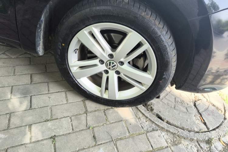 Used Volkswagen Sharan 2018 380TSI Enjoyment Edition Premium 7-Seater Right Front Wheel Hub