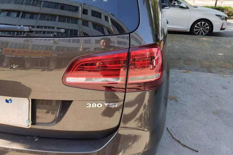 Used Volkswagen Sharan 2018 380TSI Comfort Edition 7-Seater Right Rear Taillight