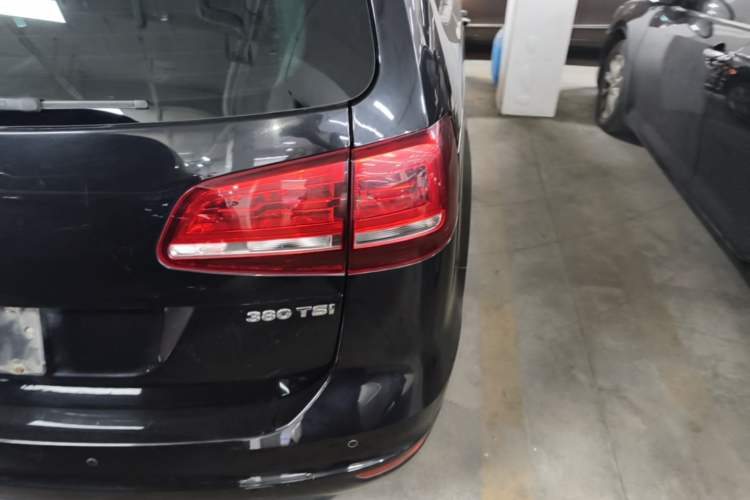 Used Volkswagen Sharan 2018 380TSI Comfort Edition 7-Seater Right Rear Taillight