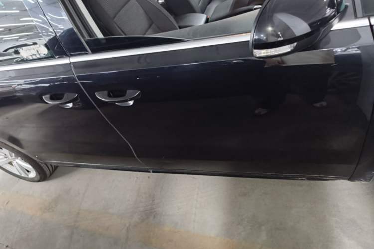 Used Volkswagen Sharan 2018 380TSI Comfort Edition 7-Seater Right Side Sill