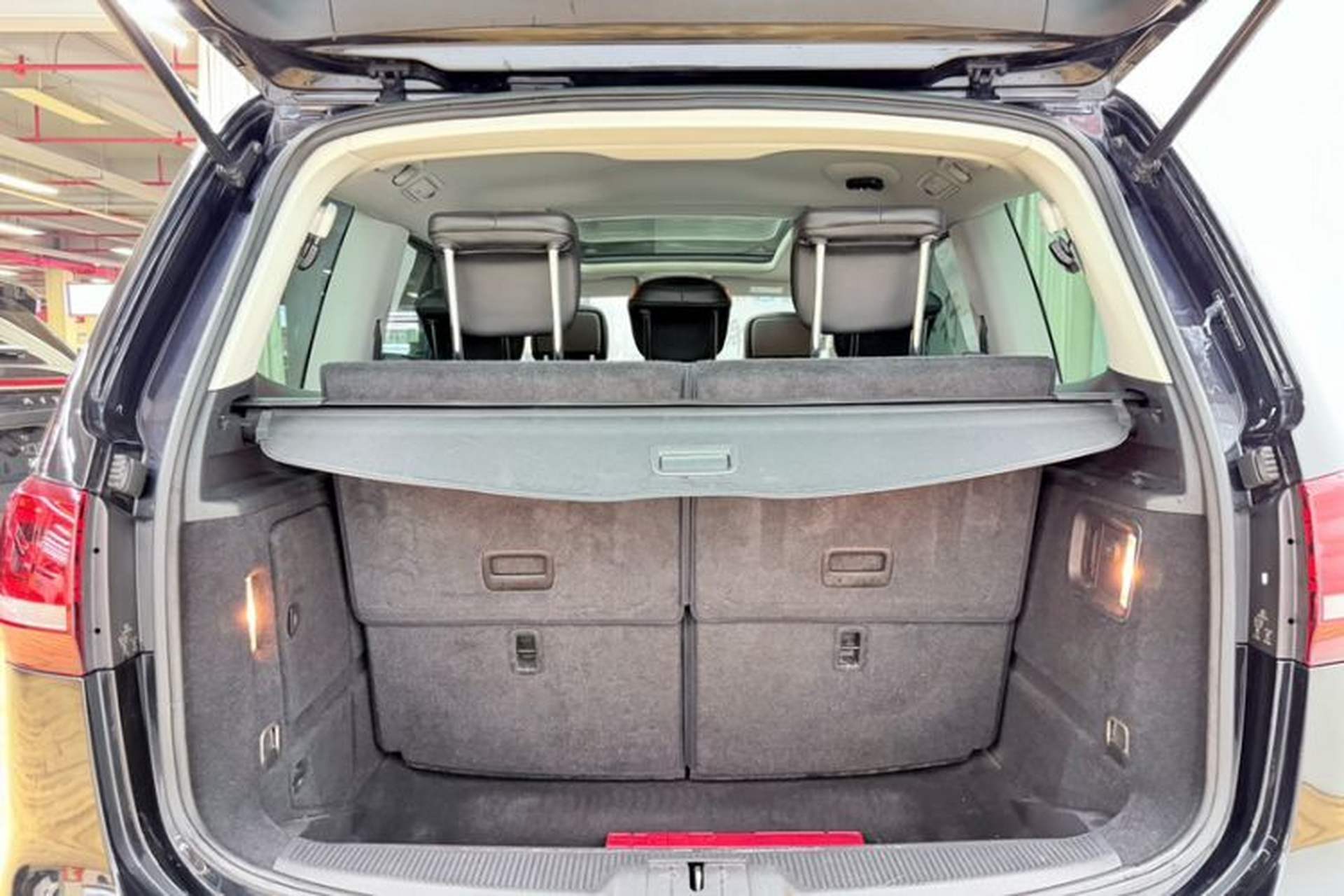 Used Volkswagen Sharan 2018 380TSI Comfort Edition 7-Seater Trunk