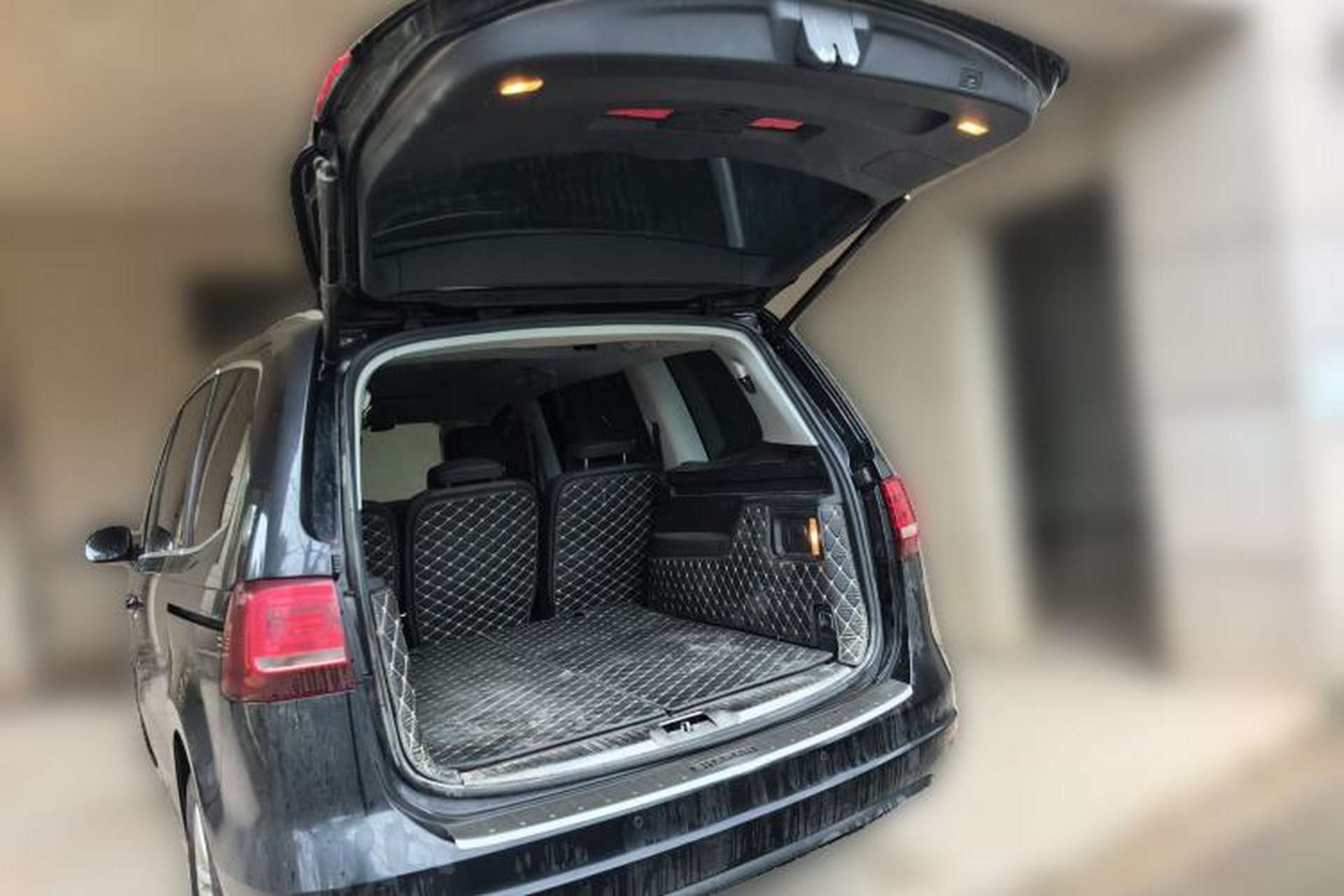 Used Volkswagen Sharan 2018 380TSI Comfort Edition 7-Seater Trunk