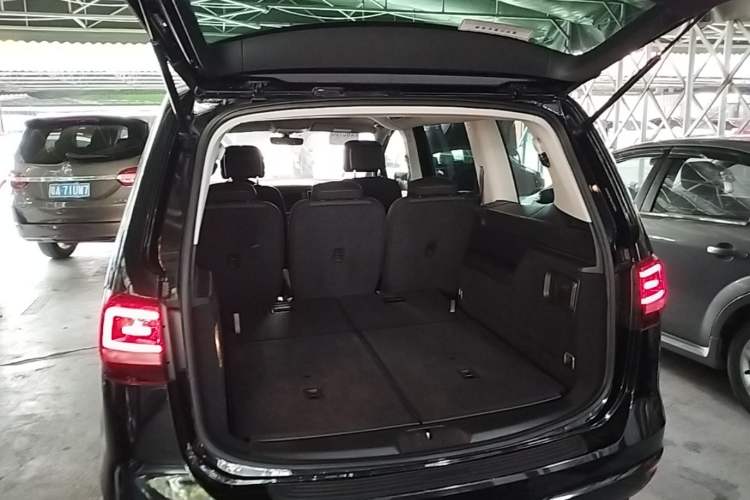 Used Volkswagen Sharan 2018 380TSI Comfort Edition 7-Seater Trunk