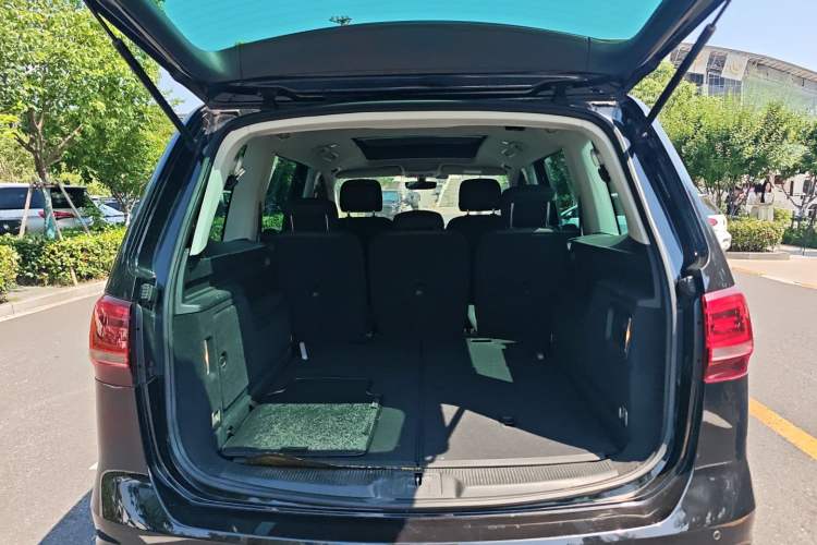 Used Volkswagen Sharan 2018 380TSI Comfort Edition 7-Seater Trunk