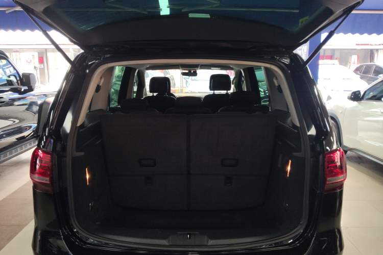 Used Volkswagen Sharan 2018 380TSI Comfort Edition 7-Seater Trunk