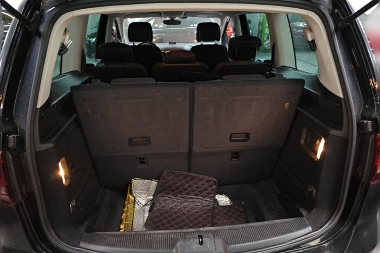 Used Volkswagen Sharan 2018 380TSI Comfort Edition 7-Seater Trunk