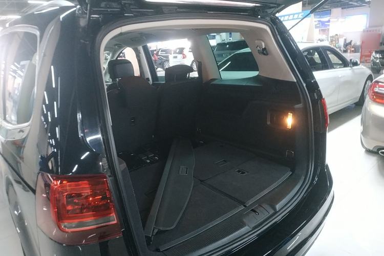 Used Volkswagen Sharan 2018 380TSI Comfort Edition 7-Seater Trunk