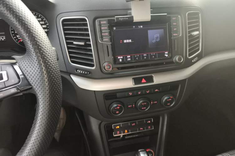 Used Volkswagen Sharan 2018 Revised Version 380TSI Comfort Edition 7-Seater Audio And AC Panel