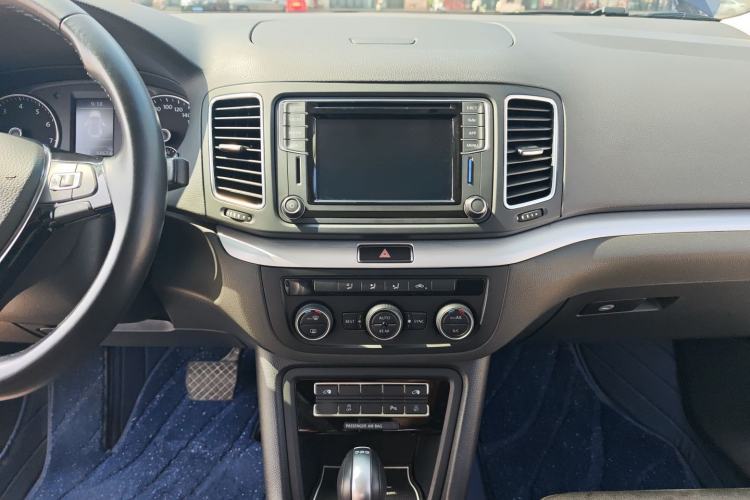 Used Volkswagen Sharan 2018 380TSI Comfort Edition 6-Seater Audio And AC Panel