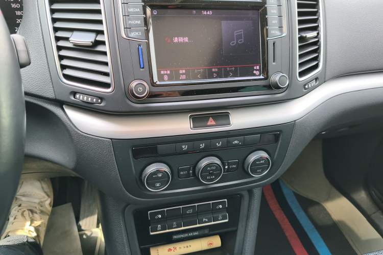 Used Volkswagen Sharan 2018 380TSI Comfort Edition 7-Seater Audio And AC Panel