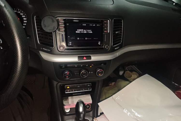 Used Volkswagen Sharan 2018 Revised Version 380TSI Comfort Edition 6-Seater Audio And AC Panel