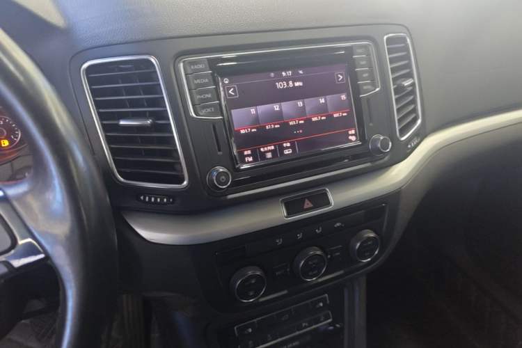 Used Volkswagen Sharan 2018 Revised Version 380TSI Comfort Edition 7-Seater Audio And AC Panel