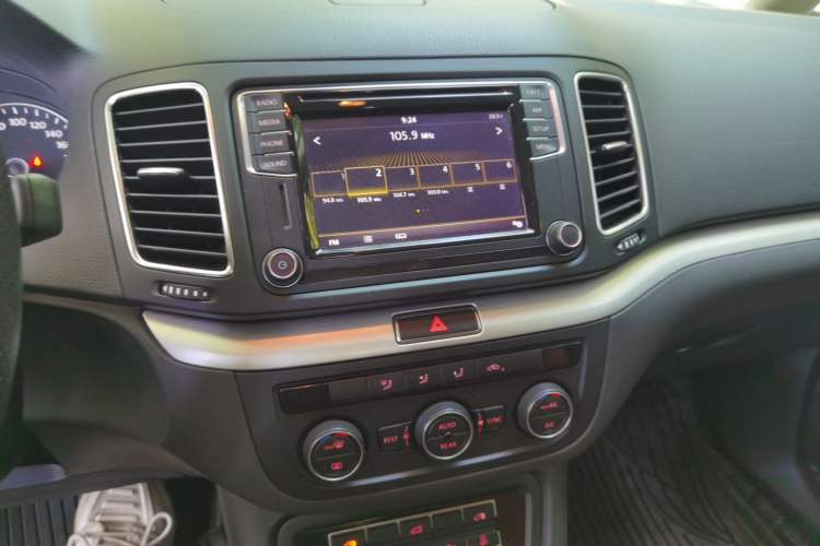 Used Volkswagen Sharan 2018 Revised Version 380TSI Comfort Edition 7-Seater Audio And AC Panel