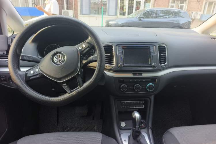 Used Volkswagen Sharan 2018 Revised Version 380TSI Comfort Edition 7-Seater Center Console