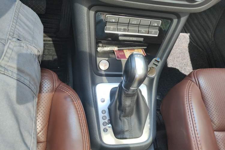 Used Volkswagen Sharan 2018 Revised Version 380TSI Comfort Edition 7-Seater Gear Lever