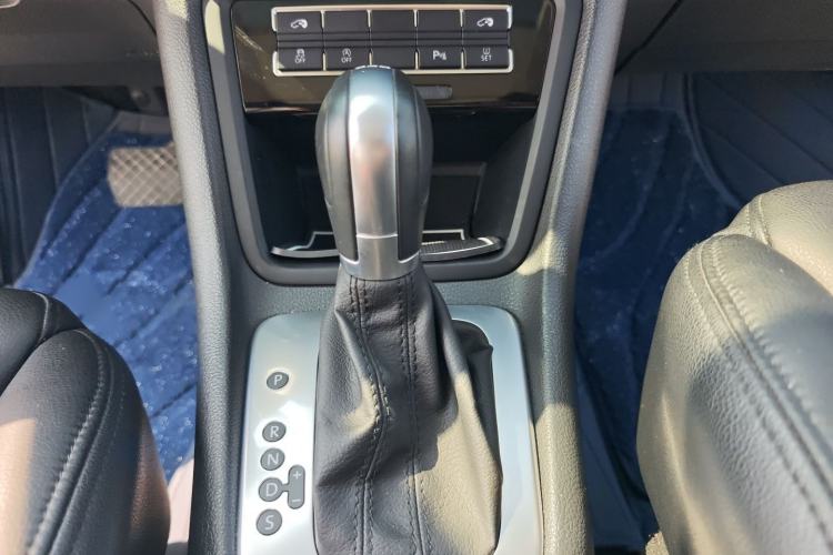 Used Volkswagen Sharan 2018 380TSI Comfort Edition 6-Seater Gear Lever