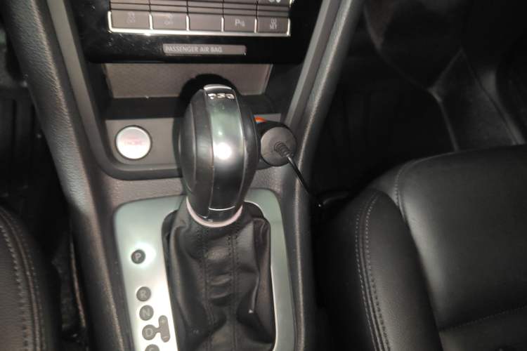 Used Volkswagen Sharan 2018 380TSI Enjoyment Edition Premium 7-Seater Gear Lever