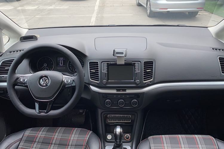 Used Volkswagen Sharan 2018 Revised Version 380TSI Comfort Edition 7-Seater Interior 3