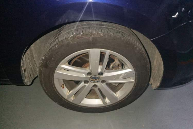 Used Volkswagen Sharan 2018 Revised Version 380TSI Comfort Edition 7-Seater Right Front Wheel Hub