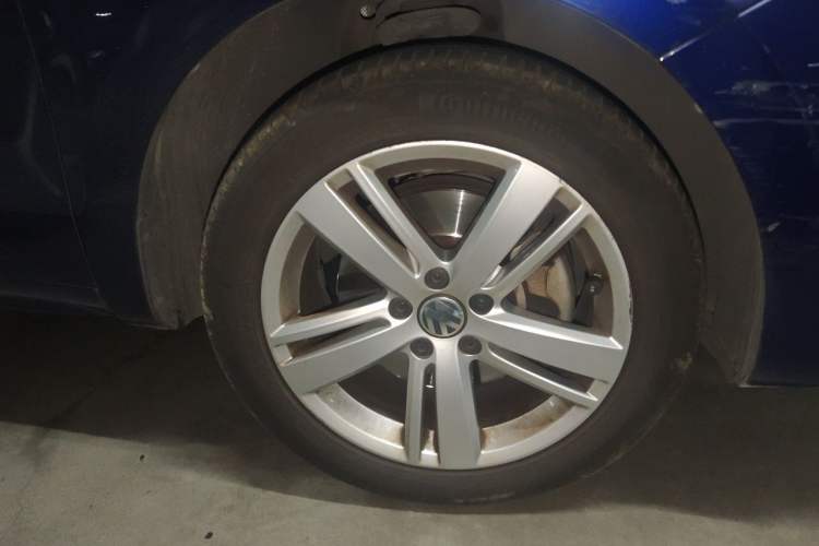 Used Volkswagen Sharan 2018 Revised Version 380TSI Comfort Edition 6-Seater Right Front Wheel Hub