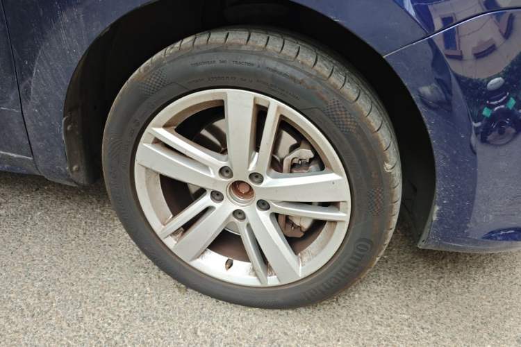 Used Volkswagen Sharan 2018 380TSI Comfort Edition 7-Seater Right Front Wheel Hub