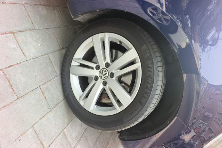 Used Volkswagen Sharan 2018 Revised Version 380TSI Comfort Edition 7-Seater Right Front Wheel Hub