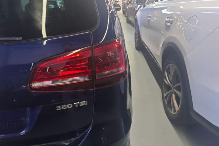 Used Volkswagen Sharan 2018 Revised Version 380TSI Comfort Edition 7-Seater Right Rear Taillight
