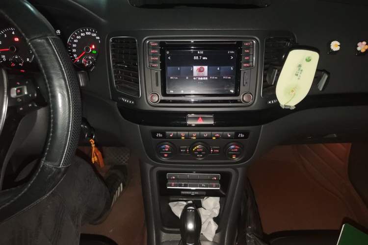 Used Volkswagen Sharan 2018 380TSI Luxury 7-Seater Audio And AC Panel