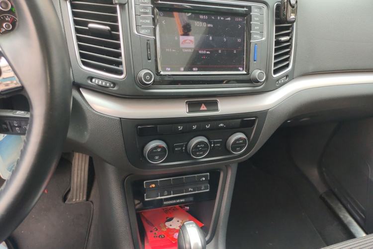 Used Volkswagen Sharan 2018 380TSI Comfort Edition 7-Seater Audio And AC Panel