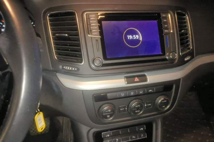 Used Volkswagen Sharan 2018 380TSI Comfort Edition 7-Seater Audio And AC Panel