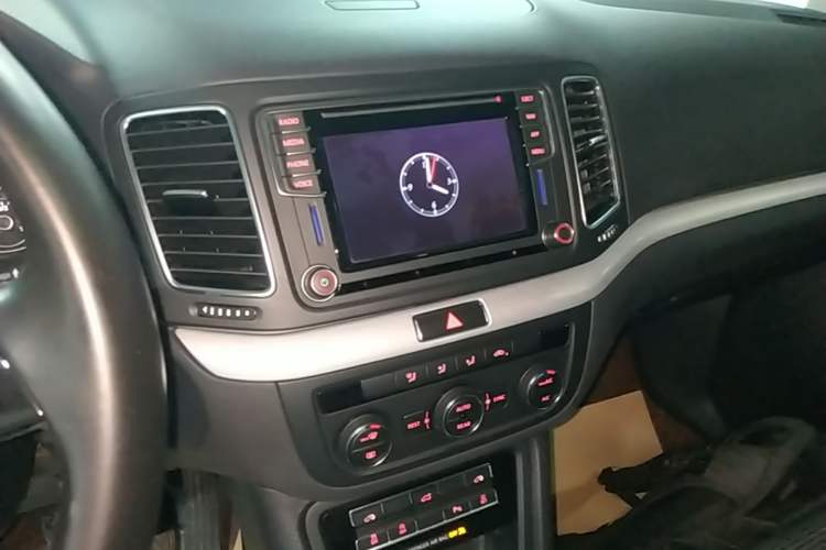 Used Volkswagen Sharan 2018 380TSI Comfort Edition 7-Seater Audio And AC Panel