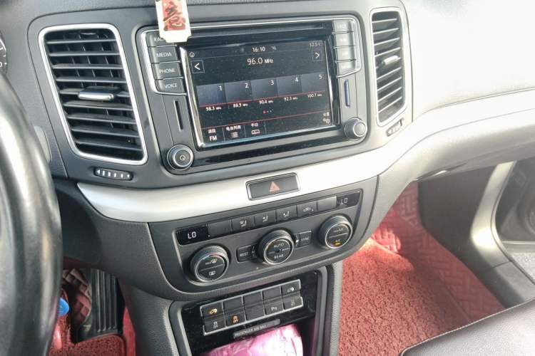 Used Volkswagen Sharan 2018 380TSI Comfort Edition 7-Seater Audio And AC Panel
