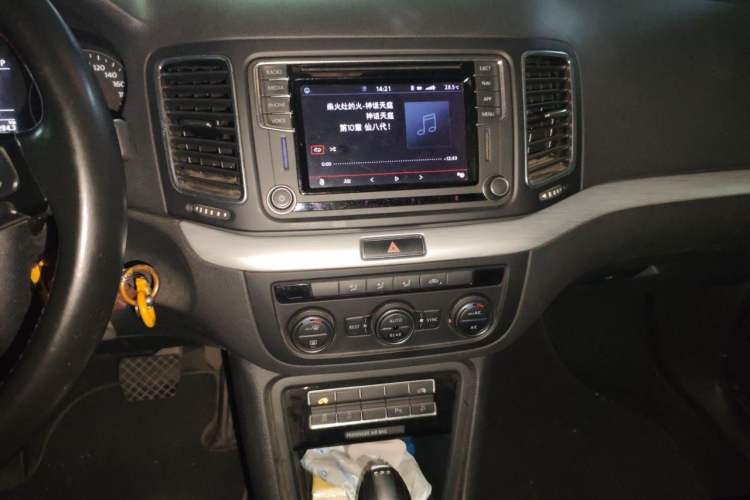 Used Volkswagen Sharan 2018 380TSI Comfort Edition 7-Seater Audio And AC Panel