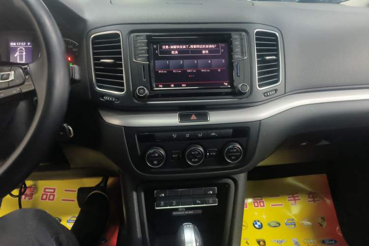 Used Volkswagen Sharan 2018 380TSI Comfort Edition 6-Seater Audio And AC Panel