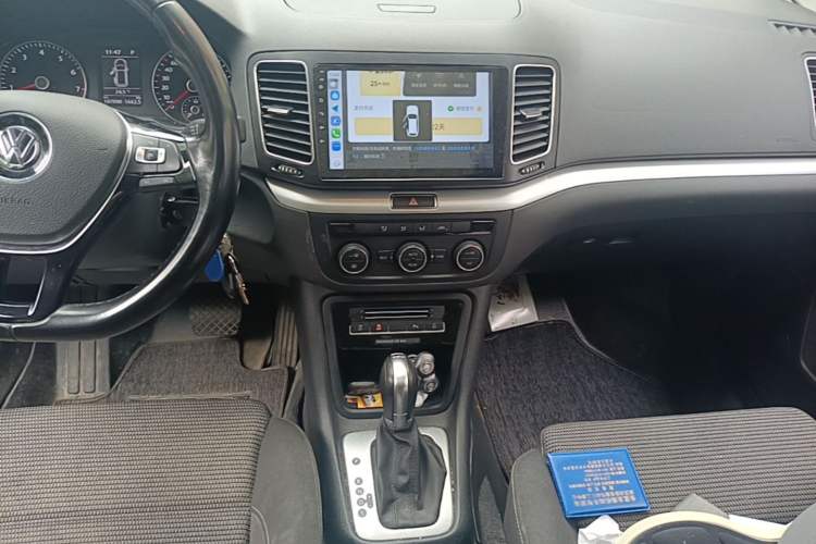 Used Volkswagen Sharan 2018 280TSI Enjoyment Model 7 Seats Audio And AC Panel