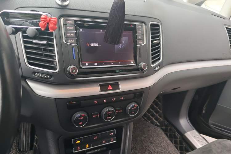 Used Volkswagen Sharan 2018 Revised Version 380TSI Comfort Edition 7-Seater Audio And AC Panel