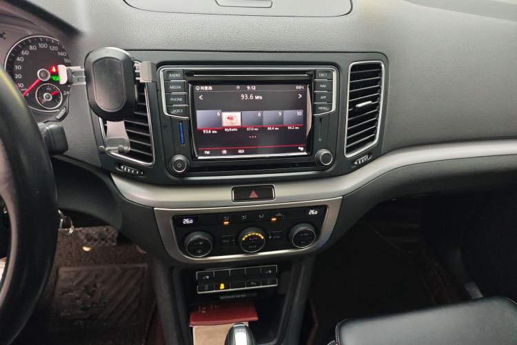 Used Volkswagen Sharan 2018 380TSI Comfort Edition 7-Seater Audio And AC Panel