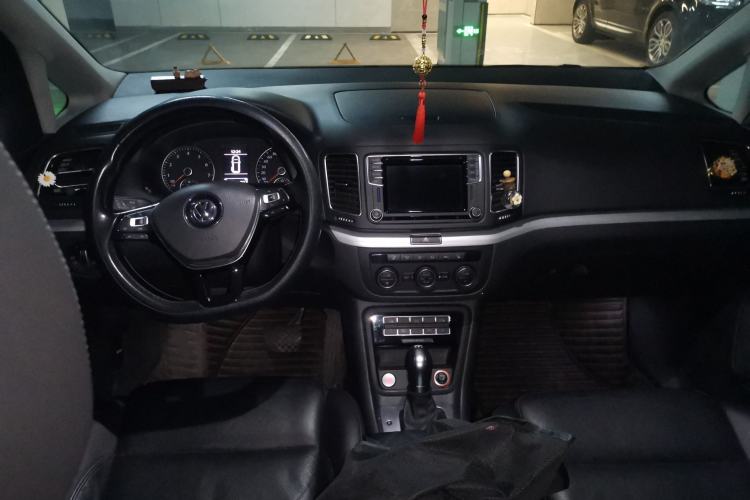 Used Volkswagen Sharan 2018 380TSI Luxury 7-Seater Center Console