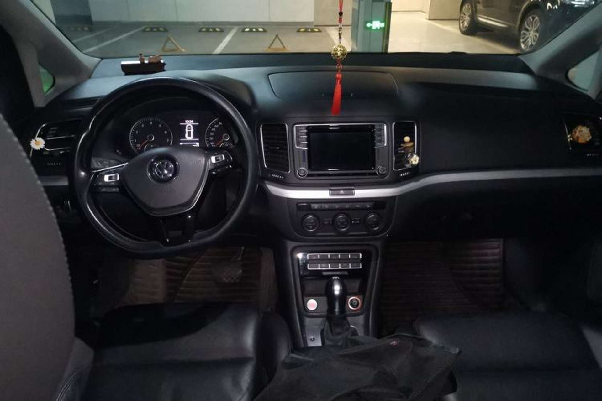 Used Volkswagen Sharan 2018 380TSI Luxury 7-Seater Center Console