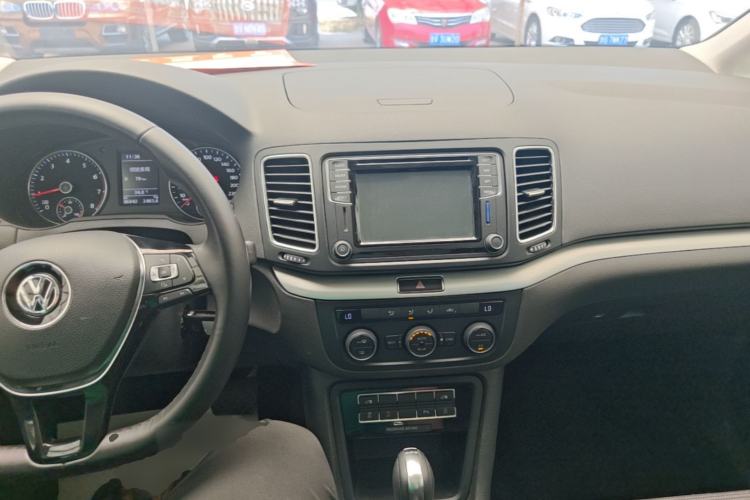 Used Volkswagen Sharan 2018 380TSI Comfort Edition 7-Seater Center Console