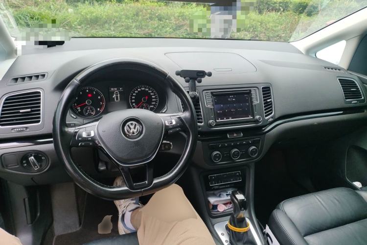 Used Volkswagen Sharan 2018 380TSI Luxury 7-Seater Center Console