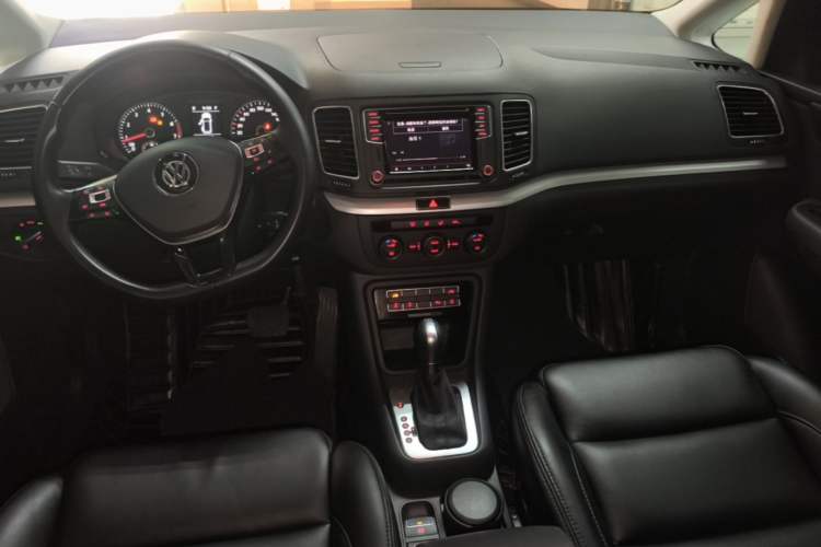 Used Volkswagen Sharan 2018 380TSI Comfort Edition 7-Seater Center Console