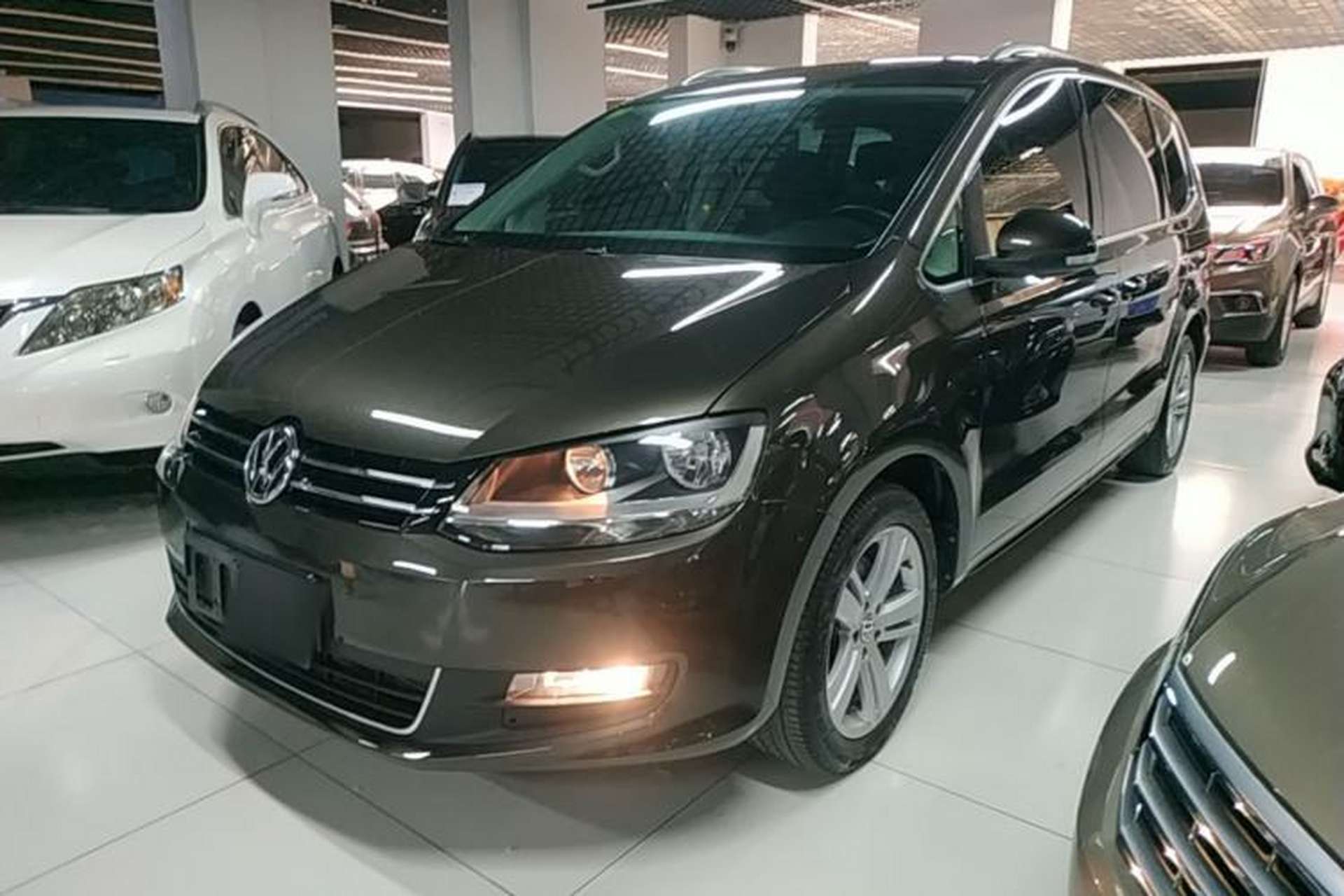 Used Volkswagen Sharan 2018 380TSI Comfort Edition 7-Seater Front Left 45 Deg