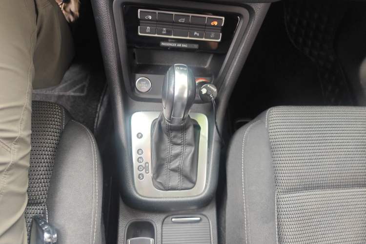 Used Volkswagen Sharan 2018 Revised Version 380TSI Comfort Edition 6-Seater Gear Lever