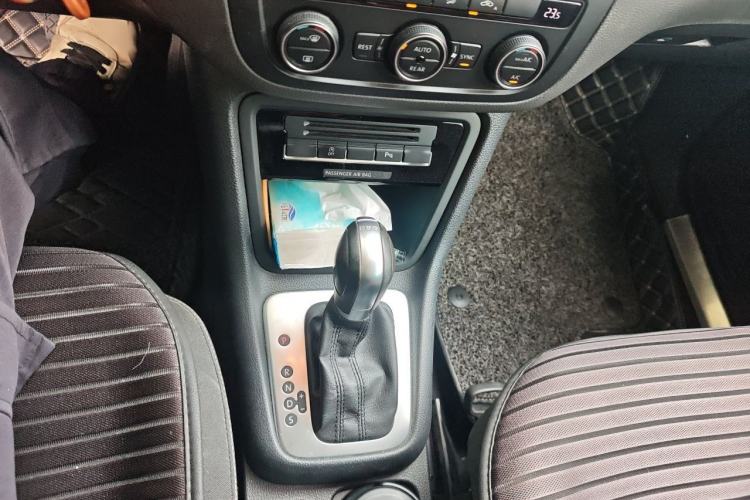 Used Volkswagen Sharan 2018 280TSI Enjoyment Model 7 Seats Gear Lever
