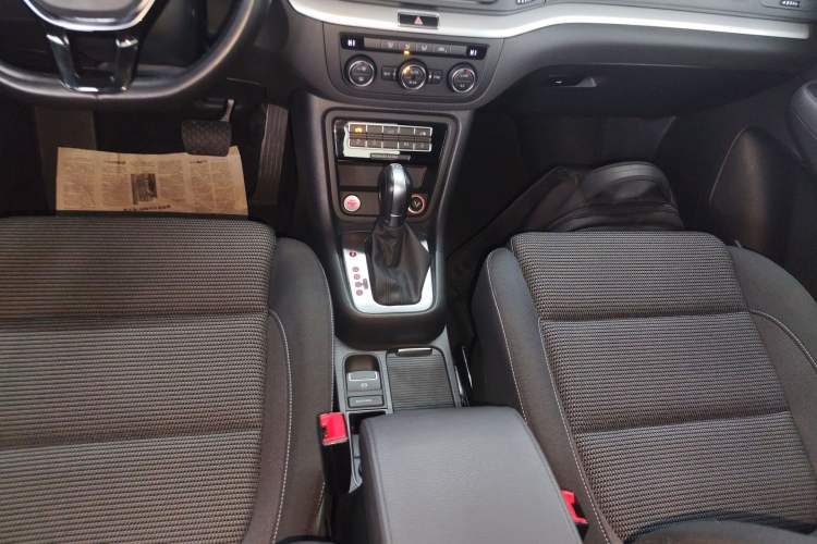 Used Volkswagen Sharan 2018 Revised Version 380TSI Comfort Edition 7-Seater Gear Lever