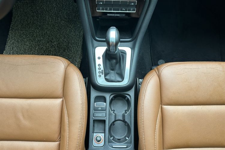 Used Volkswagen Sharan 2018 380TSI Comfort Edition 7-Seater Gear Lever